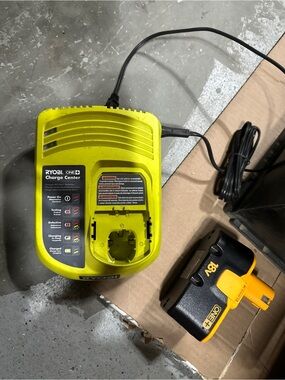 Ryobi ONE+ Charger P113 Charge Center